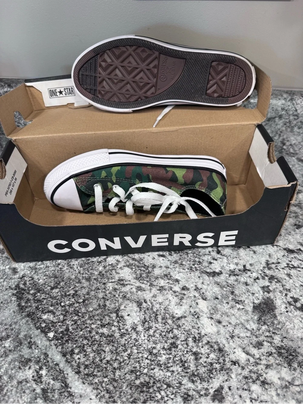 Converse Low Top Sneakers - Green Camo with White